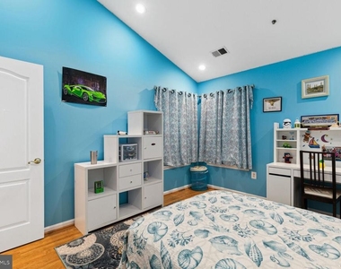 6005 Helmsman Way - Photo Thumbnail 26