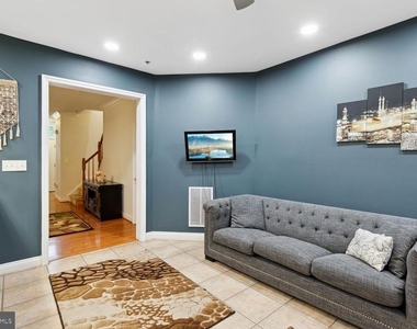 6005 Helmsman Way - Photo Thumbnail 11