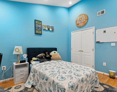 6005 Helmsman Way - Photo Thumbnail 25
