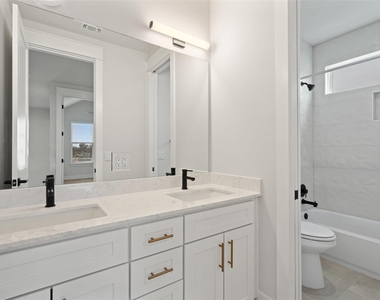 2709 Bristol Dr - Photo Thumbnail 10
