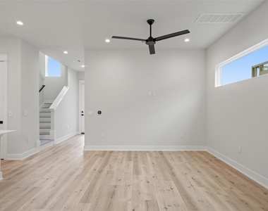 2709 Bristol Dr - Photo Thumbnail 3