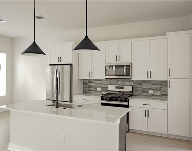 2709 Bristol Dr - Photo Thumbnail 2