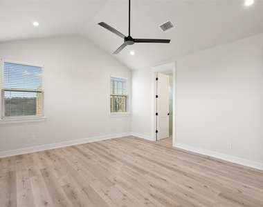 2709 Bristol Dr - Photo Thumbnail 5