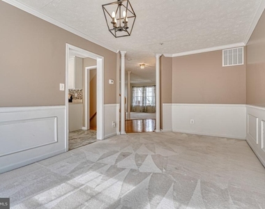 206 Colgate Drive - Photo Thumbnail 7