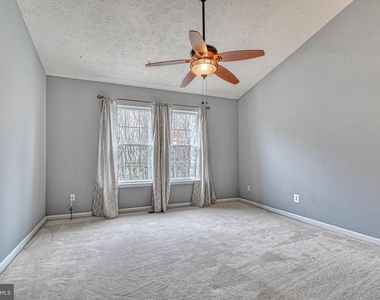 206 Colgate Drive - Photo Thumbnail 12