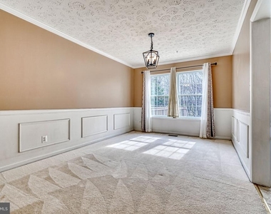 206 Colgate Drive - Photo Thumbnail 6