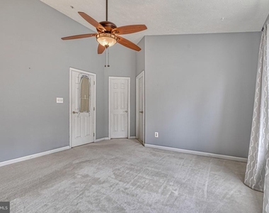 206 Colgate Drive - Photo Thumbnail 14