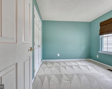 206 Colgate Drive - Photo Thumbnail 21