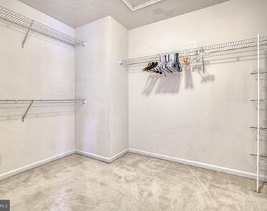 206 Colgate Drive - Photo Thumbnail 16