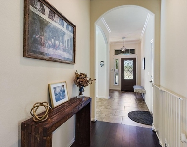 701 Cardenas Ln - Photo Thumbnail 2