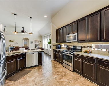 701 Cardenas Ln - Photo Thumbnail 7
