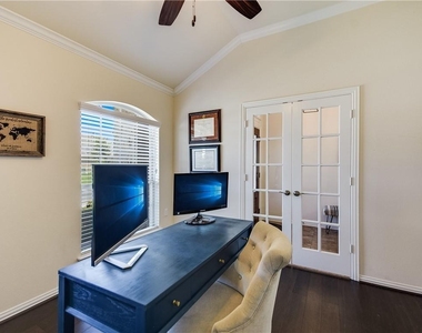 701 Cardenas Ln - Photo Thumbnail 4