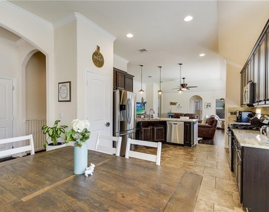 701 Cardenas Ln - Photo Thumbnail 9