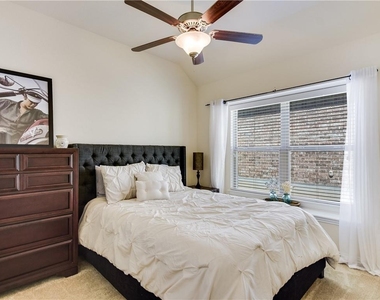 701 Cardenas Ln - Photo Thumbnail 15