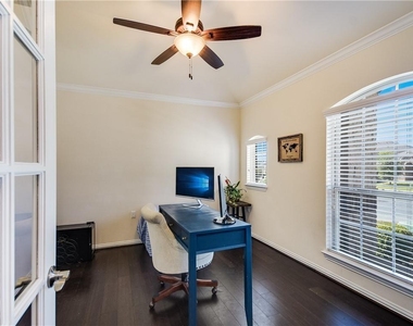 701 Cardenas Ln - Photo Thumbnail 3