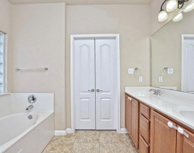 310 Steer Acres Ct - Photo Thumbnail 15
