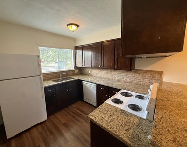 509 Cedar Dr - Photo Thumbnail 4