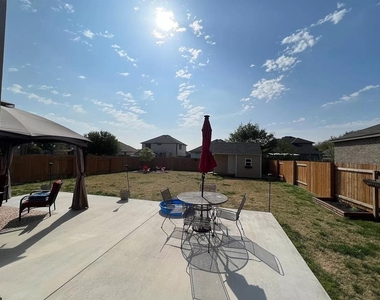1687 Twin Estates Dr - Photo Thumbnail 20