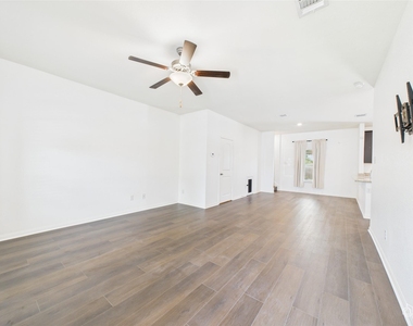 1687 Twin Estates Dr - Photo Thumbnail 2