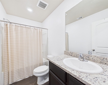 1687 Twin Estates Dr - Photo Thumbnail 17