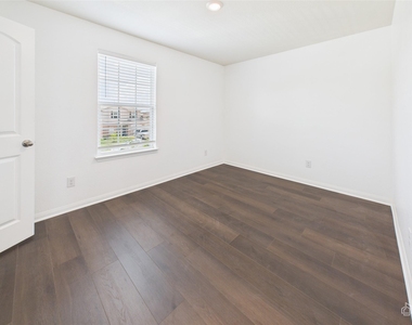 1687 Twin Estates Dr - Photo Thumbnail 15