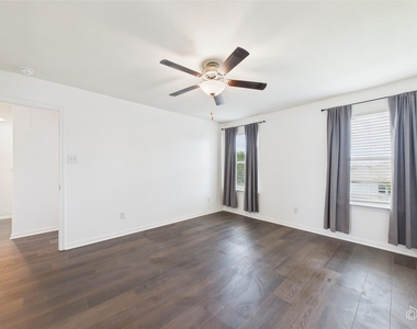 1687 Twin Estates Dr - Photo Thumbnail 8