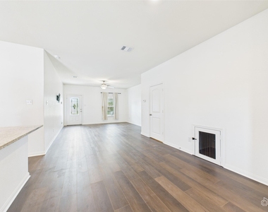 1687 Twin Estates Dr - Photo Thumbnail 3