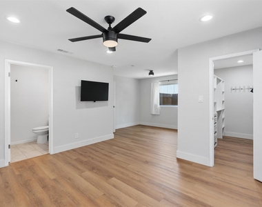 7806 Woodcroft Dr - Photo Thumbnail 13