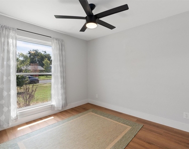 7806 Woodcroft Dr - Photo Thumbnail 16