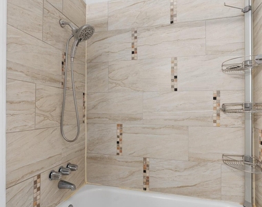 7806 Woodcroft Dr - Photo Thumbnail 15