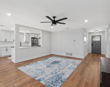 7806 Woodcroft Dr - Photo Thumbnail 3