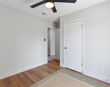 7806 Woodcroft Dr - Photo Thumbnail 17