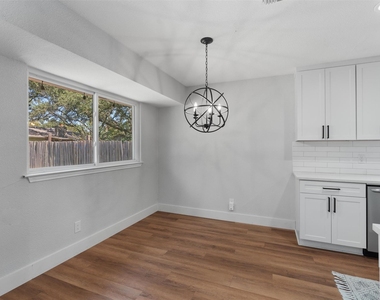 7806 Woodcroft Dr - Photo Thumbnail 5
