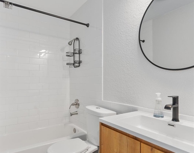 7806 Woodcroft Dr - Photo Thumbnail 19