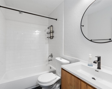 7806 Woodcroft Dr - Photo Thumbnail 18
