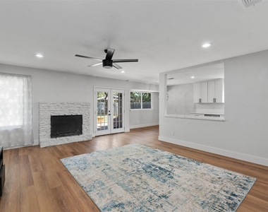 7806 Woodcroft Dr - Photo Thumbnail 2