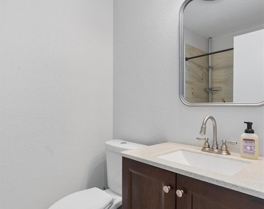 7806 Woodcroft Dr - Photo Thumbnail 14