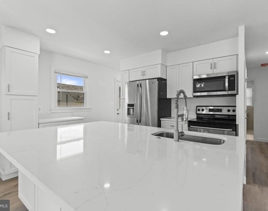 7212 Bay Front Road - Photo Thumbnail 10