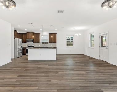 104 Turkey Creek Ln - Photo Thumbnail 6
