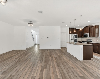 104 Turkey Creek Ln - Photo Thumbnail 8
