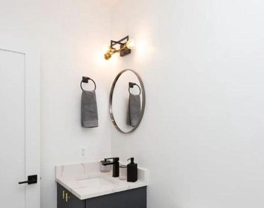 520 S Caroline Street - Photo Thumbnail 6