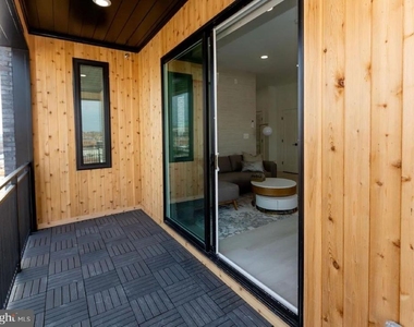 520 S Caroline Street - Photo Thumbnail 7