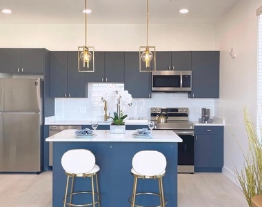 520 S Caroline Street - Photo Thumbnail 1