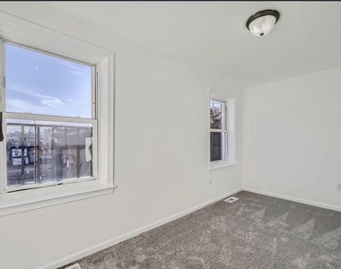 21 S Carrollton Avenue - Photo Thumbnail 9