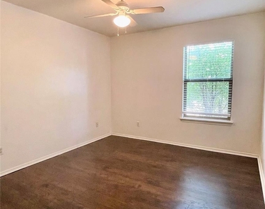 317 Leanne Dr - Photo Thumbnail 14