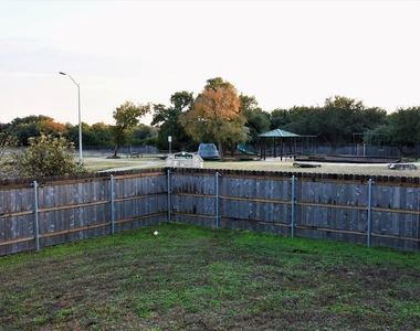 317 Leanne Dr - Photo Thumbnail 16