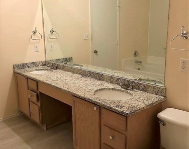 317 Leanne Dr - Photo Thumbnail 12