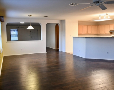 317 Leanne Dr - Photo Thumbnail 8
