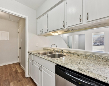 1210 Southport Dr - Photo Thumbnail 4