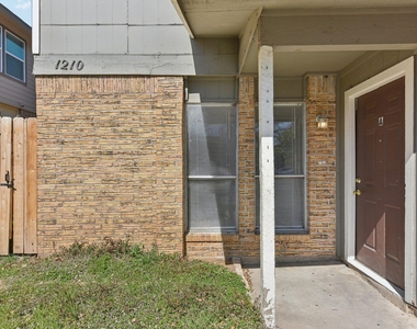 1210 Southport Dr - Photo Thumbnail 3